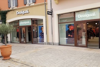 Desigual, Magasin de Vêtements à Miramas