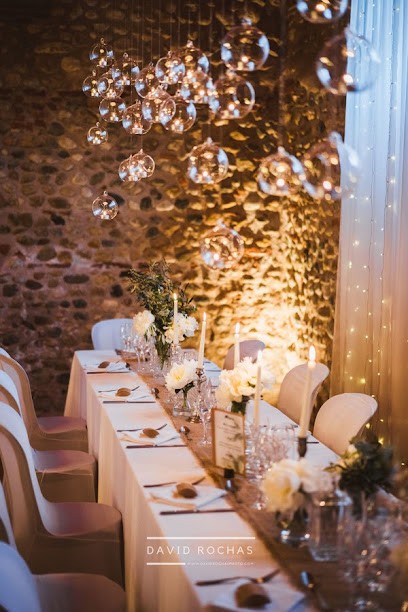 Le mariage au soleil, Magasin de Vêtements à Lanrivoaré