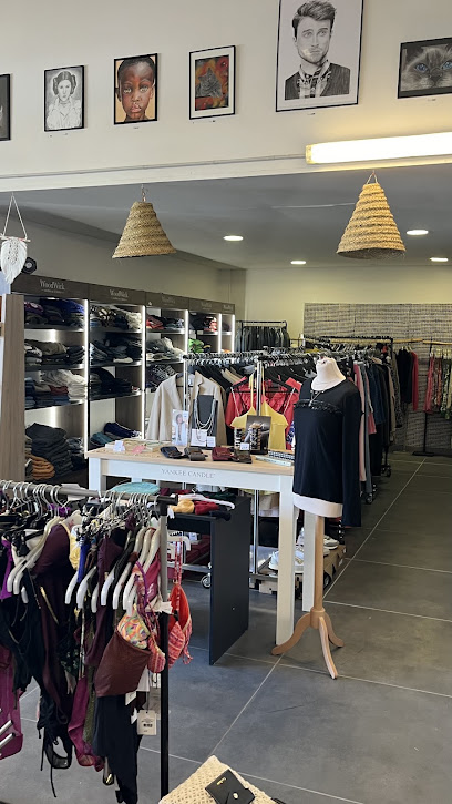 Outlet Des Commerçants Magasin De Vêtements à Miramas