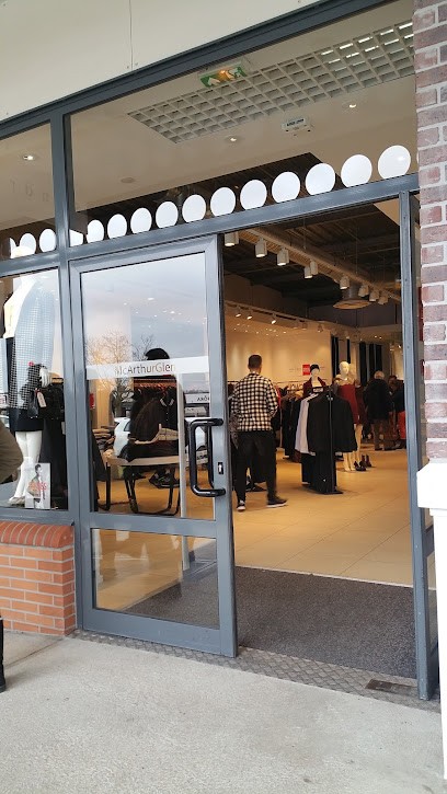 Sandro, Magasin de Vêtements à Pont-Sainte-Marie