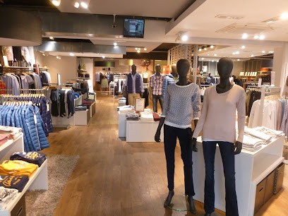Esprit, Magasin de Vêtements à La Ciotat