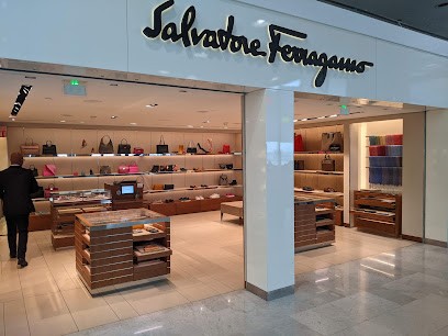 Ferragamo, Magasin de Vêtements au Mesnil-Amelot