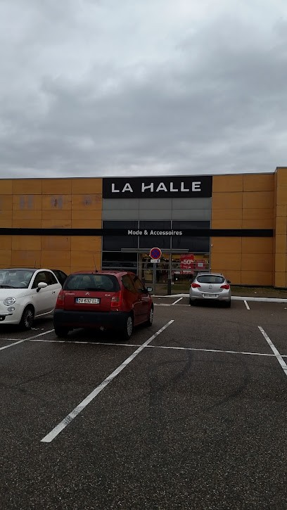 La Halle Chaussures et Maroquinerie, Magasin de Vêtements à Beynost