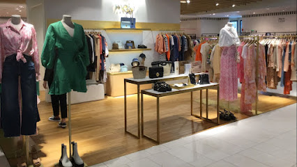 Maje Printemps - Les Terrasses Magasin De Vêtements à Marseille 02