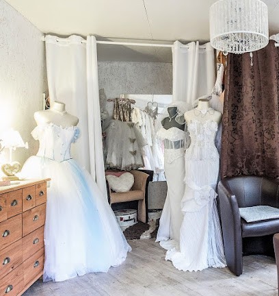 Les Robes De Caroline, Magasin de Vêtements à Carros