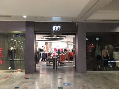 Jacqueline Riu, Magasin de Vêtements au Havre