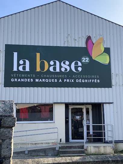 La Base 22, Magasin de Vêtements à Penvénan
