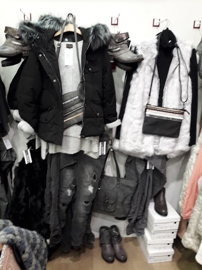 Soon, Magasin de Vêtements à Firminy