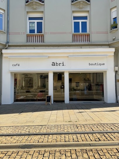 Abri Café Boutique, Magasin de Vêtements à Reims
