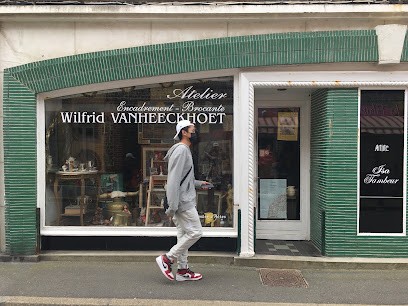Atelier Wilfrid Vanheeckhoet, Magasin de Vêtements à Étretat