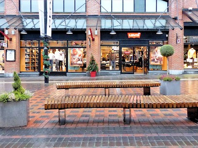 Levi's® Factory Outlet Roubaix Mac Arthur Glen, Magasin de Vêtements à Roubaix