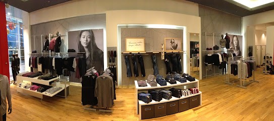 ESPRIT Bourg-en-Bresse, Magasin de Vêtements à Bourg-en-Bresse