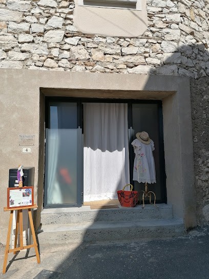 M-G Creation.Art (Peinture, Prêt à Porter, Verrerie), Magasin de Vêtements à Saint-Jean-de-Minervois