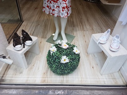 BELLE AVEC DES RONDEURS, Magasin de Vêtements à Lourdes