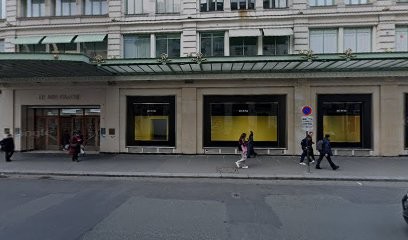 Sandro - Bon Marche, Magasin de Vêtements à Paris 07