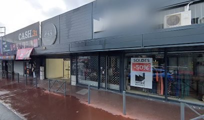 La Fabrique Indépendante, Magasin de Vêtements au Sequestre