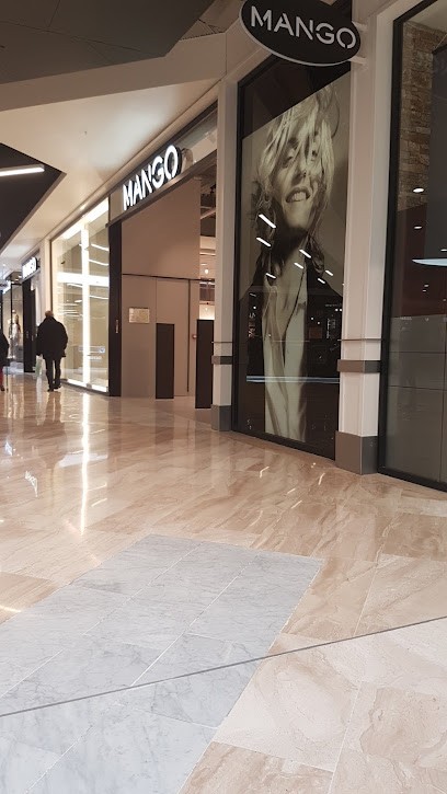 Mango, Magasin de Vêtements à Montgermont