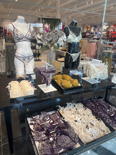Etam Lingerie Undiz Villefontaine Cc The Village, Magasin de Vêtements à Villefontaine