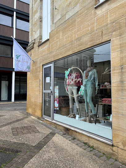Les Trésors De Tess Magasin De Vêtements à Montpon-Ménestérol