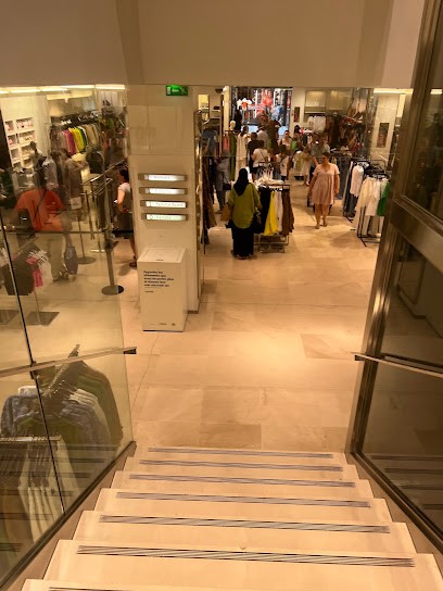 Zara, Magasin de Vêtements au Chesnay