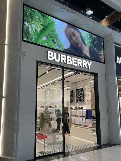 Burberry, Magasin de Vêtements à Roissy-en-France