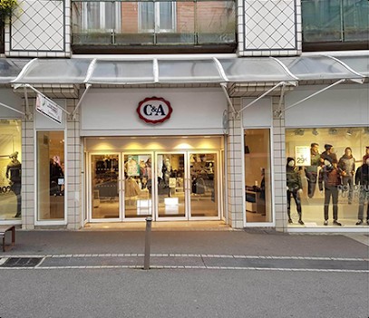 C&A, Magasin de Vêtements à Montigny-le-Bretonneux