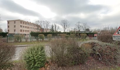 Sandro - Printemps Parly 2, Magasin de Vêtements au Chesnay