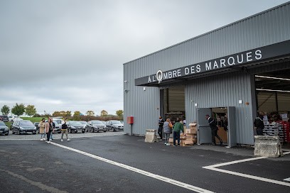 À L'Ombre Des Marques | Siège Social, Magasin de Vêtements à La Crèche