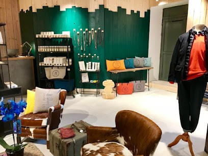 La Chouette St Bonnet, Magasin de Vêtements à Saint-Bonnet-le-Froid