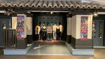 Hollister Co., Magasin de Vêtements à Paris 15