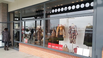 Gerard Darel, Magasin de Vêtements à Pont-Sainte-Marie