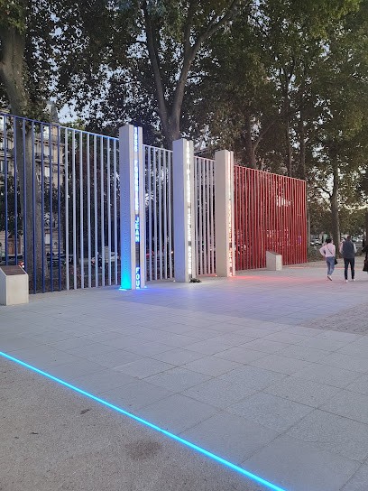 Stephane Michel Fourrures, Magasin de Vêtements à Paris 07