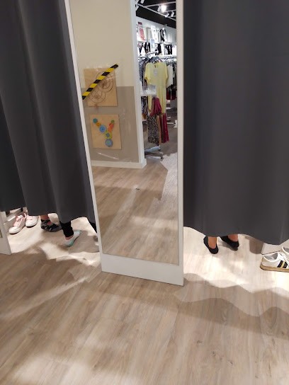 Takko Fashion, Magasin de Vêtements à Lure