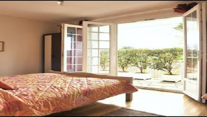 La Tour Blanche, Magasin de Vêtements à Talmont-sur-Gironde