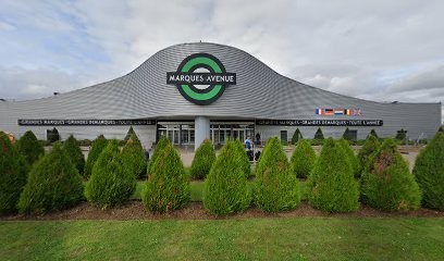 Pierre Cardin, Magasin de Vêtements à Talange