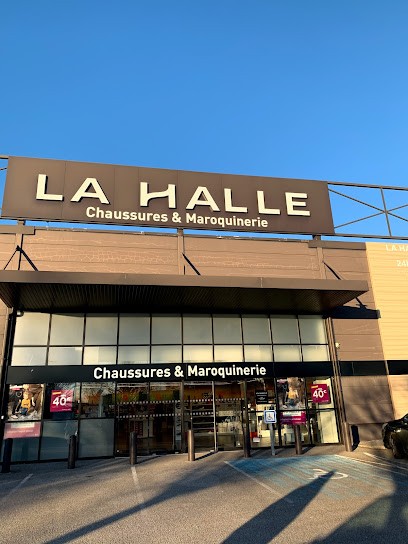 Halle Fashion And Accessories, Magasin de Vêtements au Vigen