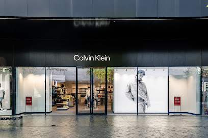 Calvin Klein Outlet Magasin De Vêtements à Villefontaine