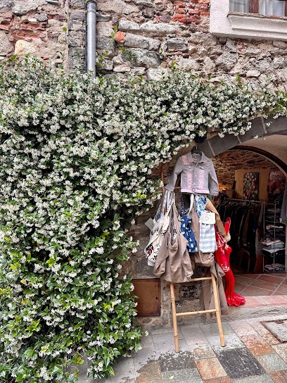 Baz'Arts - By Luna, Magasin de Vêtements à Grimaud