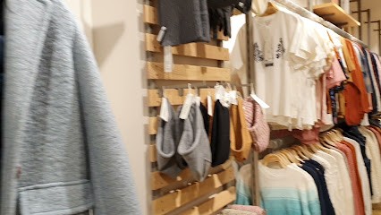 Esprit, Magasin de Vêtements à Montluçon