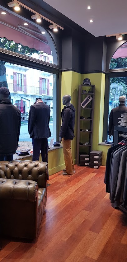 Nicolas Olano, Magasin de Vêtements à Saint-Jean-de-Luz