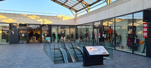 ARMANI Outlet, Magasin de Vêtements aux Clayes-sous-Bois