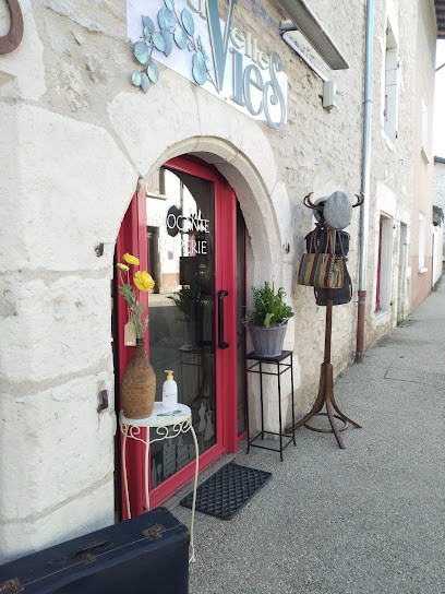 Nouvelles Vies Brocante Friperie, Magasin de Vêtements à Tossiat