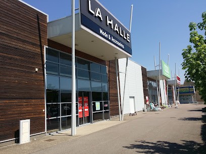 La Halle Villefranche Sur Saone La Sauvagere, Magasin de Vêtements à Villefranche-sur-Saône