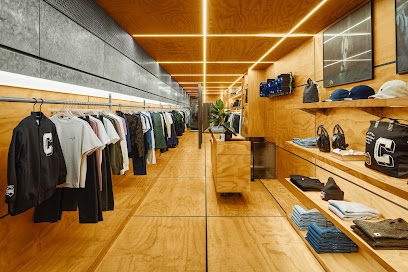 Carhartt Wip Store Paris St. Honoré Femme Magasin De Vêtements à Paris 01