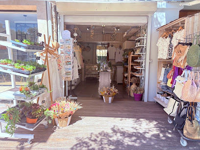 L'atelier De Laura Magasin De Vêtements à Carqueiranne