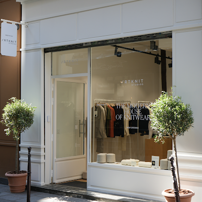 Artknit Studios Magasin De Vêtements à Paris 04