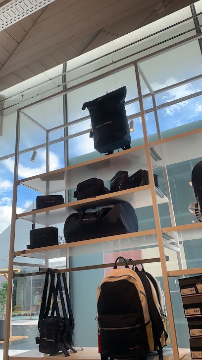 Tommy Hilfiger Outlet, Magasin de Vêtements à Villefontaine