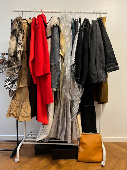 Archive Vintage By Daria Showroom Magasin De Vêtements à Paris 10