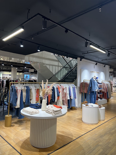 La Petite Étoile Paris - Galeries Lafayettes - Grenoble Magasin De Vêtements à Grenoble