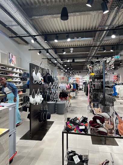 NEW YORKER, Magasin de Vêtements à Troyes